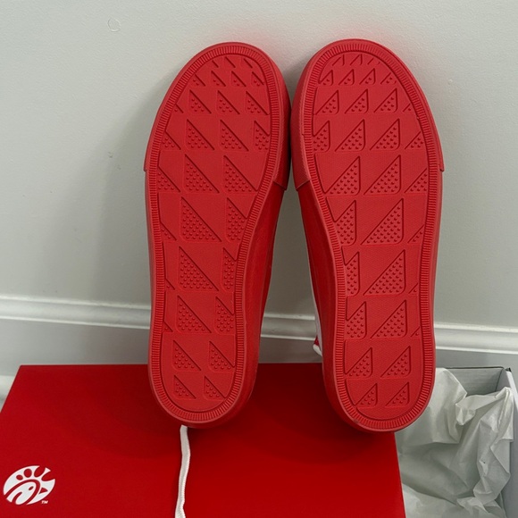 Chick-fil-A Branded Low-Top Canvas Sneakers - women’s size 7 - Picture 3 of 5